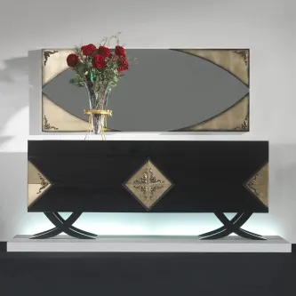 Aparador com espelho Classic negro com detalhes dourados e jarra de rosas
