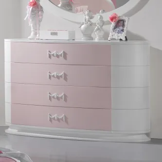 Comoda Girl rosa e branca com quatro gavetas e puxadores em laço