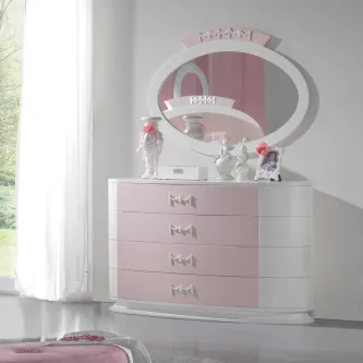 Cómoda branca e rosa com espelho oval, quatro gavetas e puxos em laço