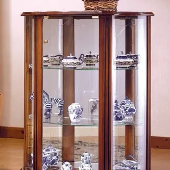 Vitrine italiana grande em madeira com prateleiras de vidro e loiça azul e branca
