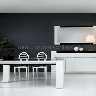 Mesa de jantar branca com duas cadeiras e aparador minimalista