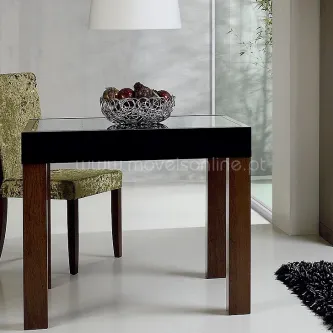 Mesa vidro quadrada Plenitude com tampo de vidro, pernas em madeira e taça decorativa