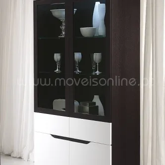 Vitrine Audace 2 em madeira escura com portas de vidro e gavetas brancas