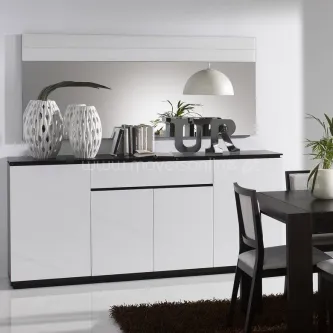 Aparador com espelho Audace branco e preto com vasos, letras decorativas e cadeira
