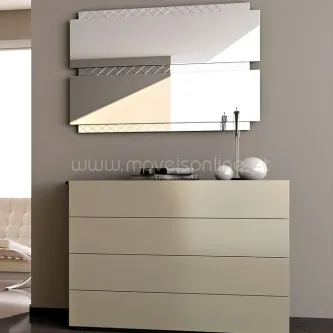 Cómoda bege com quatro gavetas e espelho de três painéis decorativos