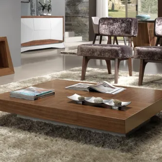 Mesa de centro Double Sintra em madeira baixa com prato decorativo e revistas