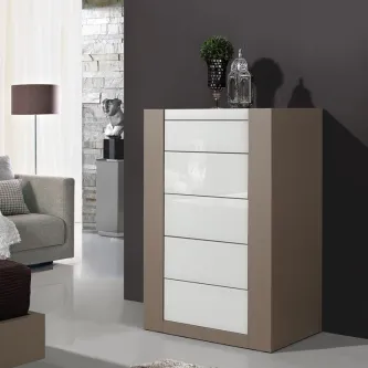 Camiseiro Lille 1 alto com cinco gavetas brancas e estrutura taupe numa sala moderna