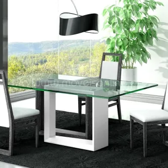 Mesa de jantar inout com tampo de vidro, base branca geométrica e quatro cadeiras