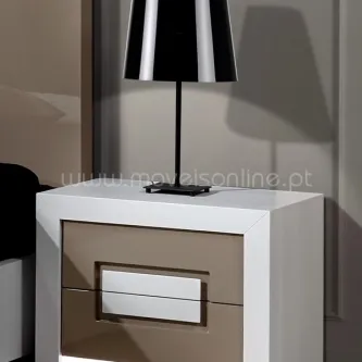 Mesa de cabeceira Jupiter 2 branca com gaveta castanha e candeeiro preto
