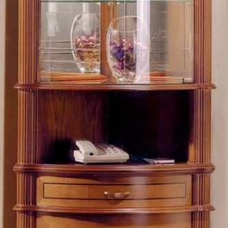 Vitrine Diana canto em madeira com portas de vidro superiores, prateleiras e gaveta inferior.