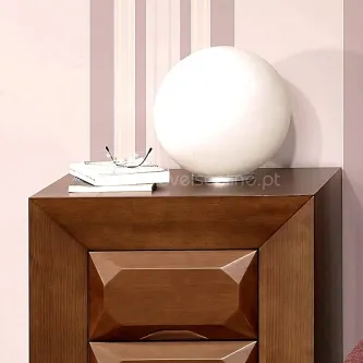 Mesa de cabeceira Zen 2 em madeira com candeeiro esférico branco