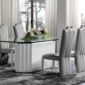 Mesa de jantar inox line com tampo de vidro e base branca, seis cadeiras estofadas cinzentas