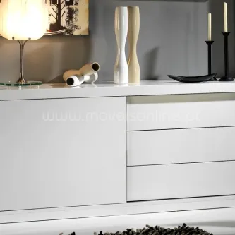 Aparador Stilo 1p3c branco com candeeiro, vasos decorativos e castiçais