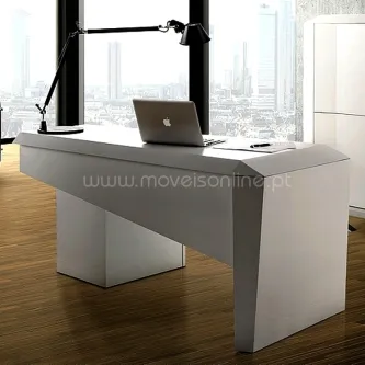 Secretária Diaa branca minimalista com portátil e candeeiro de mesa