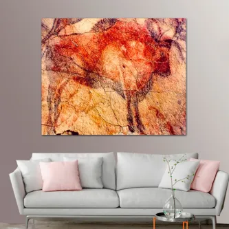 Pintura Altamira com motivos rupestres vermelhos de animais sobre parede texturada