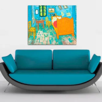 Quadro 'Quarto em Arles' colorido pendurado sobre sofá azul turquesa