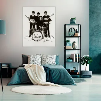 Quadro The Beatles a preto e branco sobre cabeceira de cama moderna