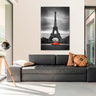 Torre Eiffel em preto e branco com Citroën 2CV vermelho em primeiro plano