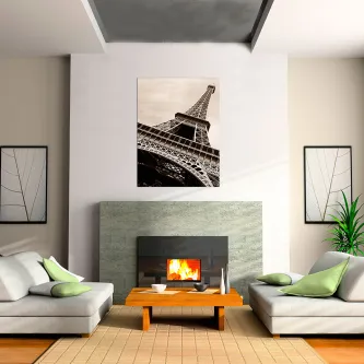 Quadro Eiffel acima da lareira numa sala de estar moderna