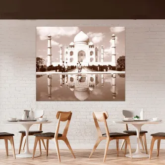 Quadro Taj Mahal em tons sépia pendurado numa parede de tijolo branca