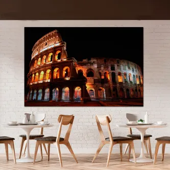 Quadro do Coliseu de Roma iluminado à noite pendurado em parede branca