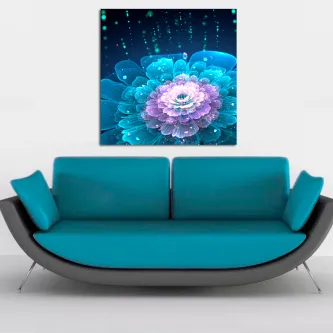 Quadro digital com flor fractal azul e roxa pendurado acima de sofá turquesa