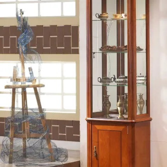 Vitrine Coreia 1p 2c em madeira com vidro, prateleiras e objetos decorativos