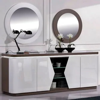 Aparador branco lacado com dois espelhos circulares, LED interior e decoração com candeeiro e vasos