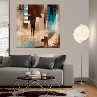 Quadro a la mano abstrato em castanho e turquesa sobre sofá cinzento