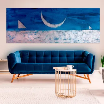 Quadro Fase da Lua azul com lua crescente e formas triangulares abstratas sobre sofá
