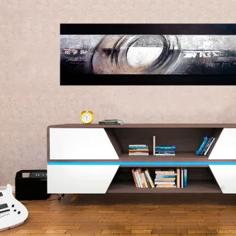 Quadro Disco Escuro com disco circular abstrato em tons cinzentos sobre móvel branco