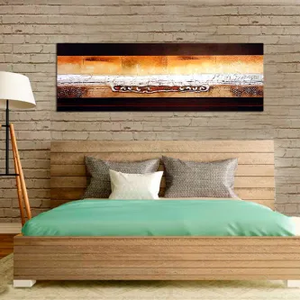 Quadro rodapé vintage abstrato horizontal em tons castanhos e laranja sobre cama