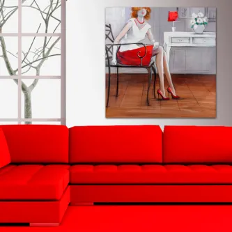 Quadro figura feminina sentada com saia e sapatos vermelhos e sofá vermelho