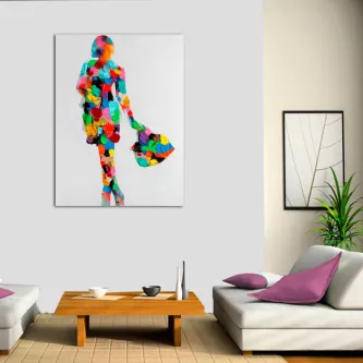 Quadro mulher a cores com silhueta feminina em manchas coloridas e mala