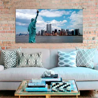 Quadro Estátua da Liberdade com skyline de Nova Iorque sobre sofá