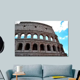 Quadro do Coliseu de Roma pendurado sobre sofá