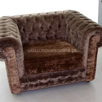 Maple Chesterfield em veludo castanho com capitoné e braços enrolados