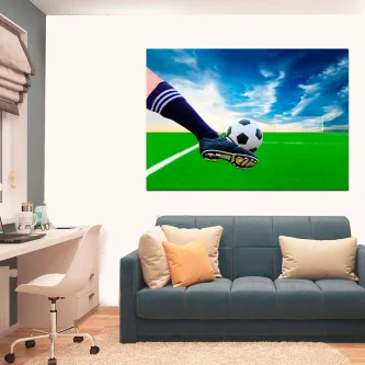 Quadro futebol com jogador a chutar bola sobre relvado