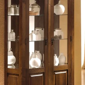A vitrine 2 portas Linha 17 é a escolha ideal para quem procura uma peça moderna e prática para o seu espaço. Um design elegante que se destaca e um acabamento de alta qualidade completa este móvel ún