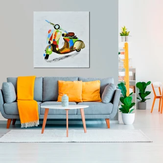 Quadro de vespa colorida em tela sobre sofá cinzento com almofadas laranja