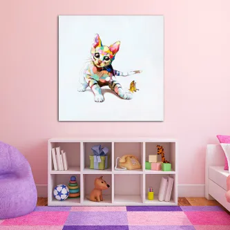 Quadro com gato colorido em estilo artístico numa parede rosa de quarto infantil