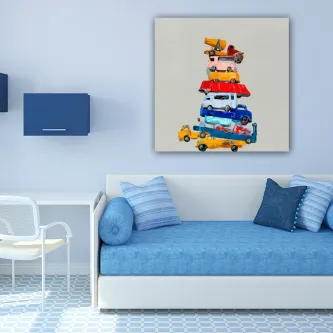 Quadro pilha de camiões com camiões coloridos empilhados sobre fundo claro