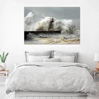 Quadro Farol Agitado com farol atingido por enormes ondas sobre um molhe