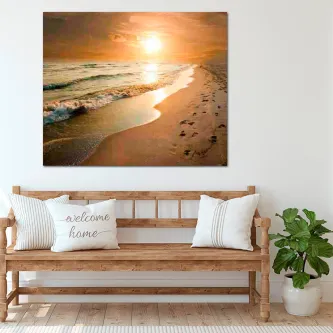 Quadro Sol de Praia com sol no horizonte, ondas e pegadas na areia