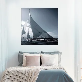 Quadro grande velero com veleiro de vela branca em mar calmo