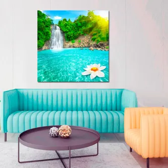 Quadro com cascata sobre água turquesa e flor branca a flutuar
