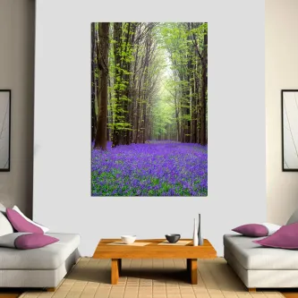 Quadro Bosque de Lilás mostrando floresta com chão coberto de flores lilases