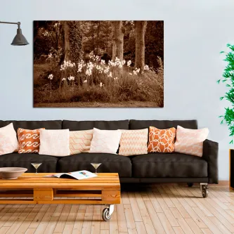 Quadro Bosque Romântico em sépia com árvores e flores sobre sofá