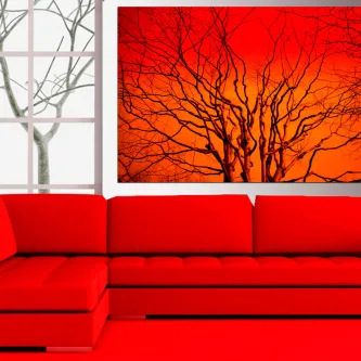 Quadro ramos secos com silhueta de ramos negros sobre fundo laranja e vermelho