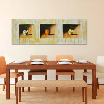 Quadro Três Frutas com três painéis mostrando maçã, laranja e pêra sobre parede